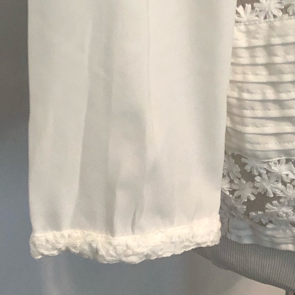 Hinge White Lace Top (m) - Picture 9 of 9